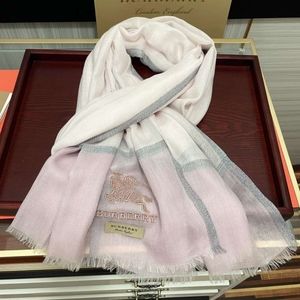Burberry Women's fashionable knitted scarf to keep warm extremely beautiful